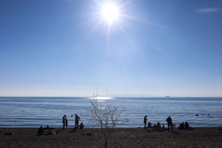 Εξασθενούν οι άνεμοι, πέφτει η θερμοκρασία – Πού αναμένονται βροχές