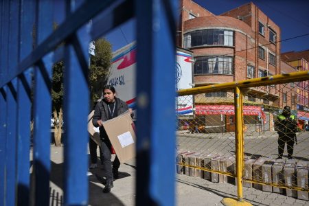 Βολιβία: Στις κάλπες οι ψηφοφόροι – Η δεξιά μπροστά στις δημοσκοπήσεις