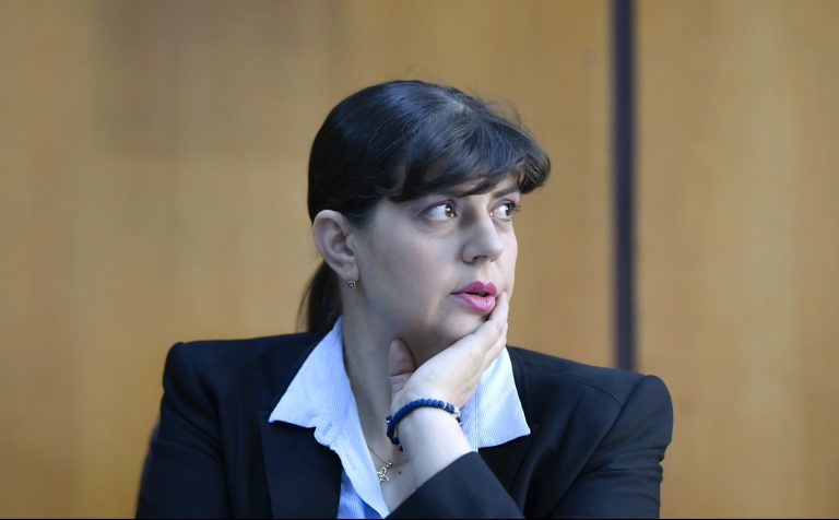 Μερικές αλήθειες για τη Λάουρα Κοβέσι