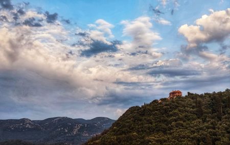 Καιρός: Βροχές και καταιγίδες – Οι περιοχές που θα εκδηλωθούν