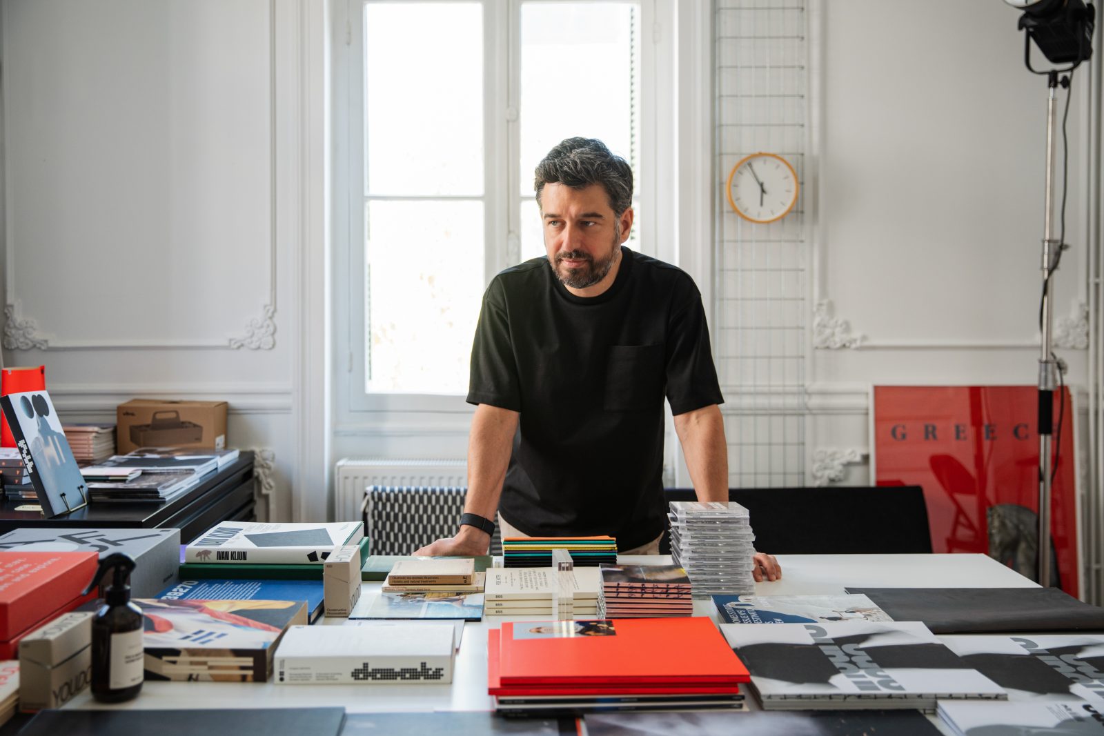 Ο Δημήτρης Κολιαδήμας πιστεύει στην αρχέγονη σχέση του ανθρώπου με τα σύμβολα