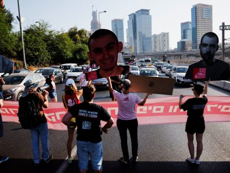 Ανάμεσα σε συνθήματα και μεσσιανικά οράματα