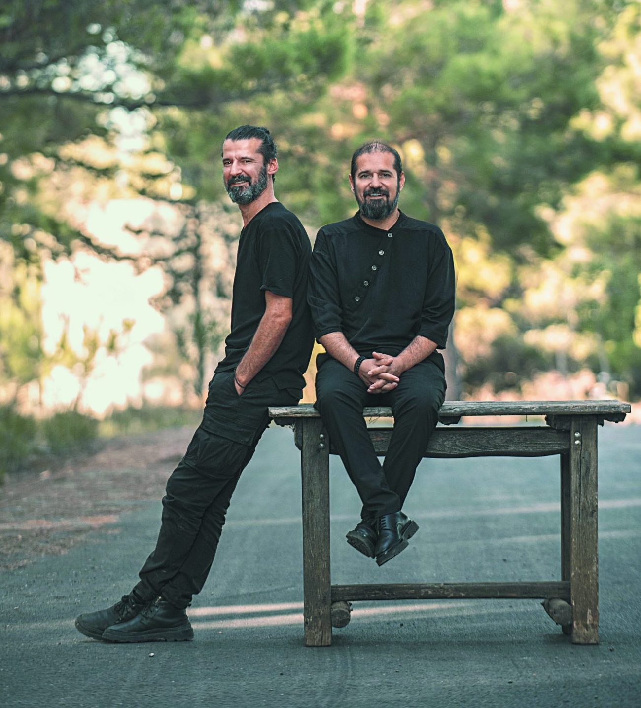 Γιώργος και Νίκος Στρατάκης: «Η μαγεία της κρητικής μουσικής ξεπερνά τα γεωγραφικά όρια»