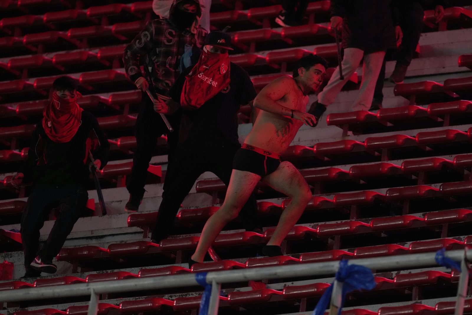 Αργεντινή: Επεισόδια στο ματς Ιντεπεντιέντε – Ουνιβερσιτάντ, αναφορές για 3 νεκρούς