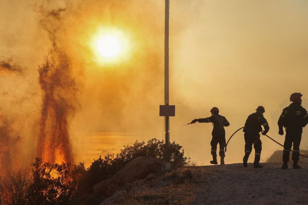 Τριάντα πυρκαγιές και τρεις συλλήψεις το τελευταίο 24ωρο