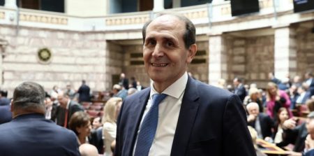 Απόστολος Βεσυρόπουλος: Βαρύ πένθος στην πολιτική σκηνή – «Ο δικός μας Απόστολος έφυγε»