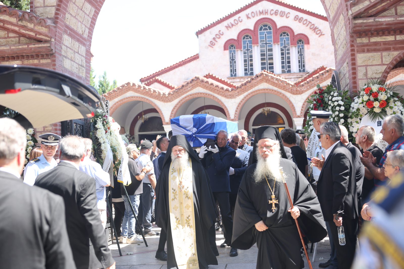 Απόστολος Βεσυρόπουλος: Σε κλίμα συγκίνησης το τελευταίο «αντίο»