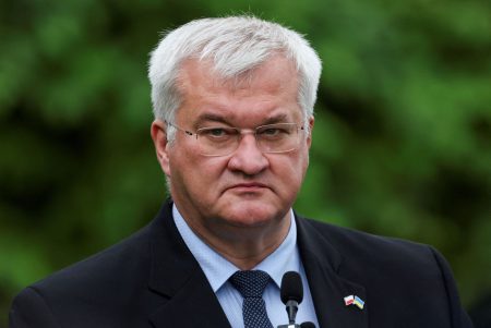 Ουκρανός ΥΠΕΞ κατά Λαβρόφ: Παράλογες οι δηλώσεις για τη νομιμότητα Ζελένσκι