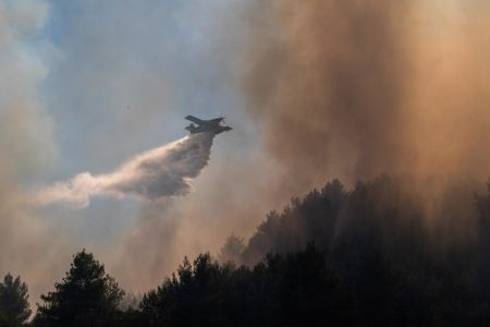 Φωτιά στην Αχαΐα: Εκκενώθηκαν οικισμοί – Ισχυρές πυροσβεστικές δυνάμεις