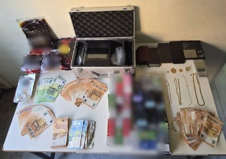 Συνελήφθη 35χρονος στην Ομόνοια – Διατηρούσε μίνι μάρκετ «βιτρίνα» για κλοπιμαία