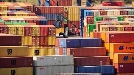 Θα «σώσει» ο Τραμπ τις ελληνικές εξαγωγές; – Οι κινήσεις για τις εξαιρέσεις από τους δασμούς