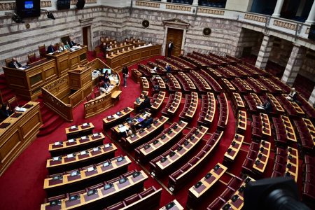 Βουλή: Προς ψήφιση το Πειθαρχικό Δίκαιο δημοσίων υπαλλήλων – Τι προβλέπει