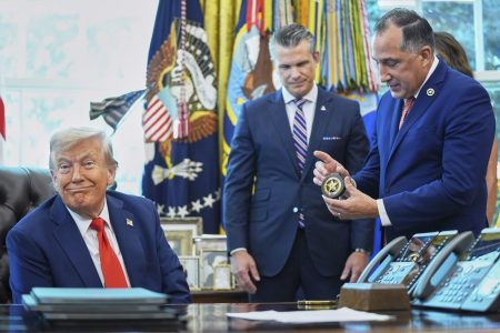 Τραμπ: «Πολλοί Αμερικανοί θα ήθελαν να έχουν δικτάτορα»