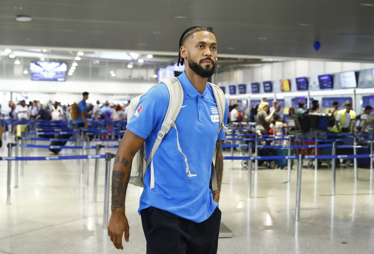 Εικόνες από την αναχώρηση της Εθνικής για το Eurobasket