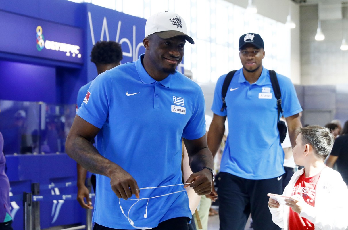 Εικόνες από την αναχώρηση της Εθνικής για το Eurobasket