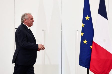 Γαλλία: Να επιλέξουν «χάος» ή «υπευθυνότητα» κάλεσε τους βουλευτές ο Φρανσουά Μπαϊρού