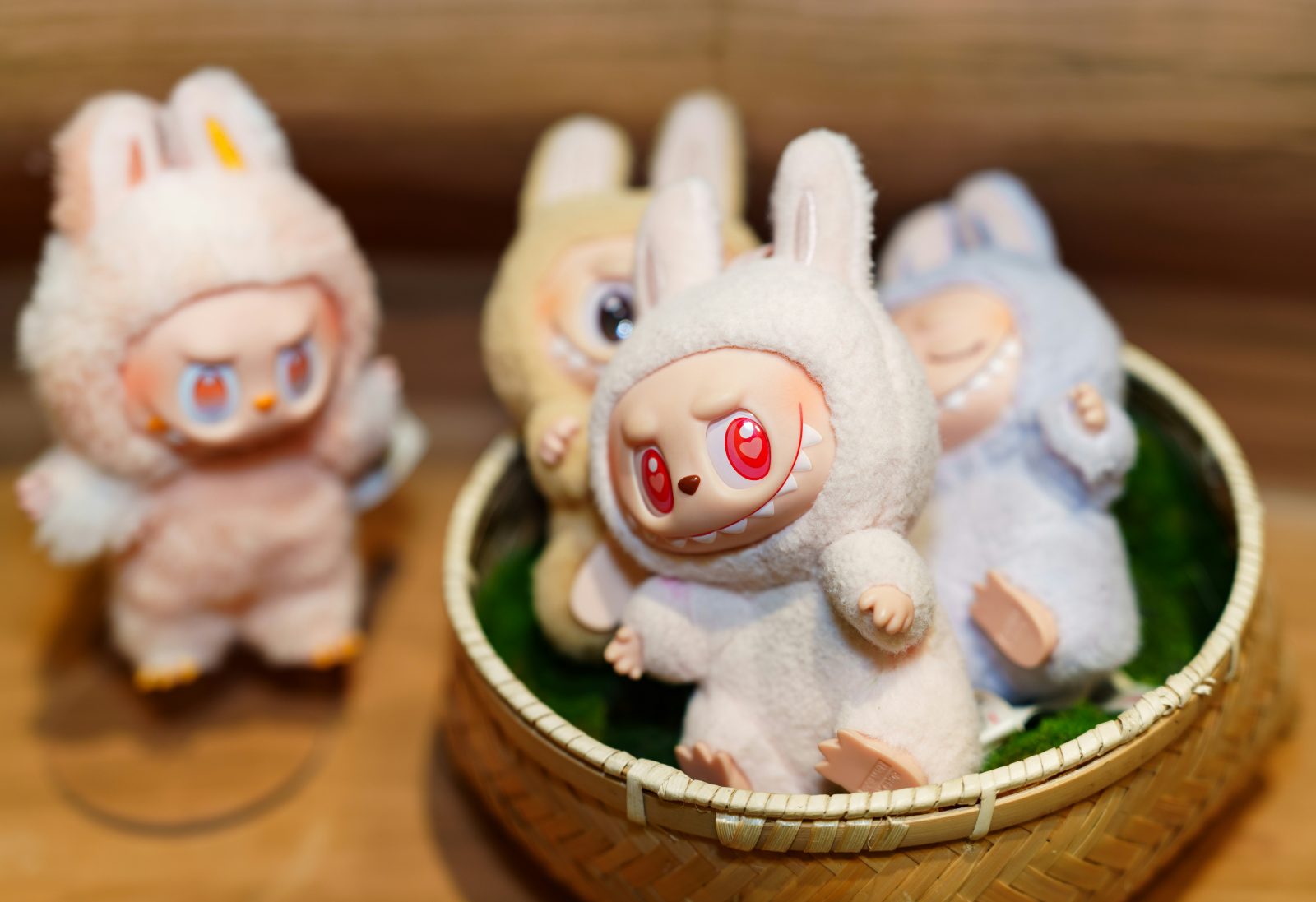 Το Βήμα Σήμερα: Labubu – Τα κουκλάκια που κάνουν τον πλανήτη να παραληρεί