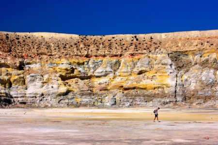 Νίσυρος: Ένα νησί-ηφαίστειο που μοιάζει με απέραντο υπαίθριο γεωλογικό μουσείο