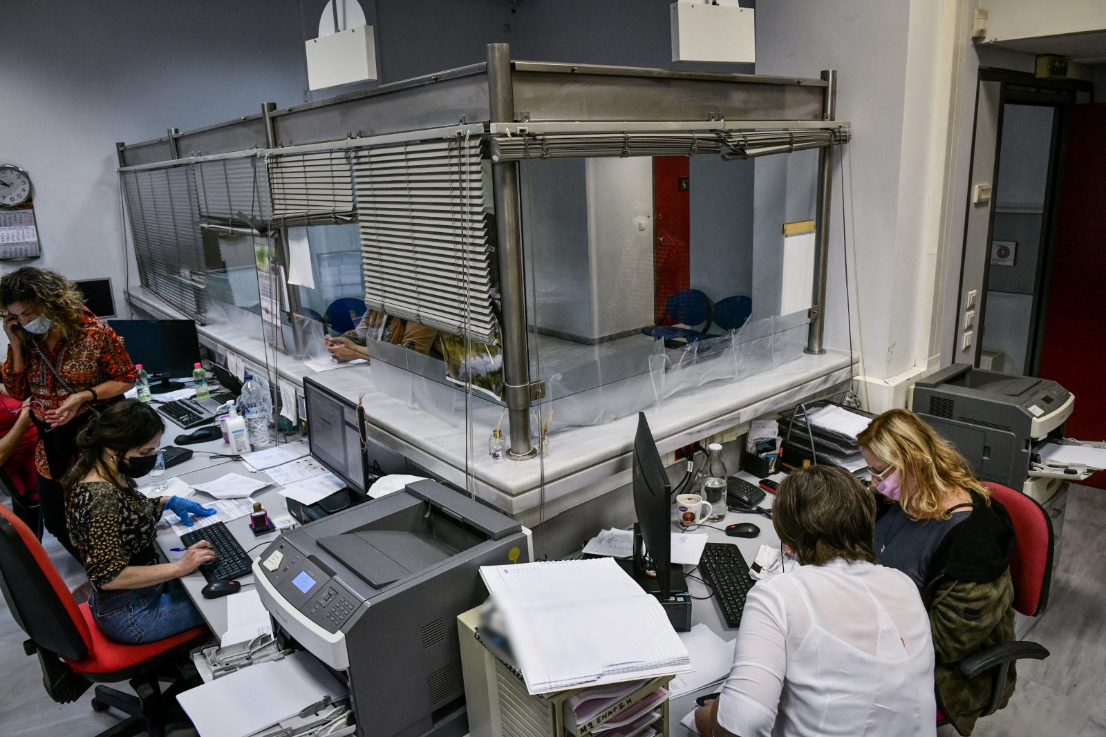 ΑΑΔΕ- Εφορία: Ποιες εκκρεμότητες επείγουν να κλείσουν – Πώς θα αποφύγετε πρόστιμα