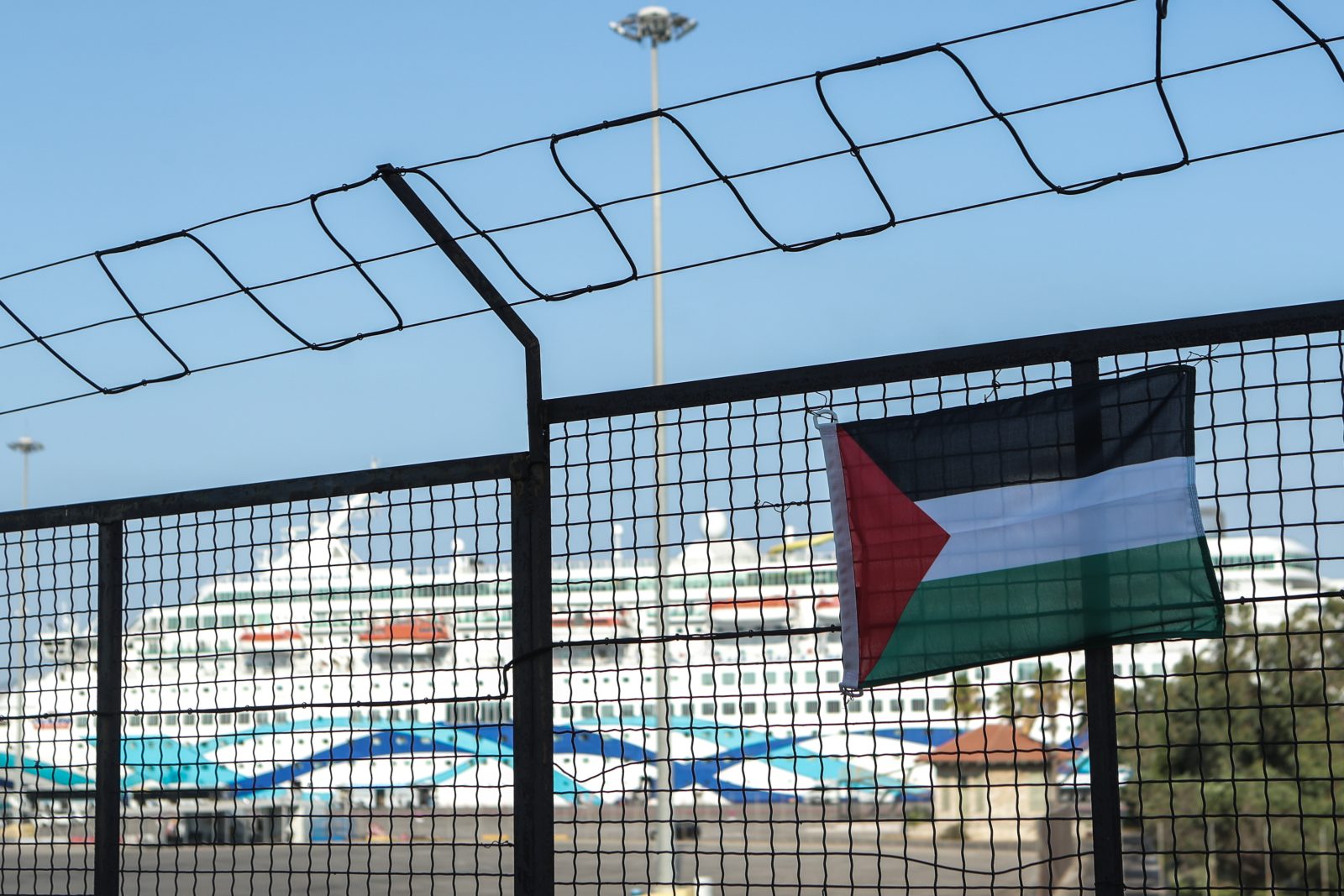 Γάζα: Μέτωπο κατά του Crown Iris και στο Ηράκλειο