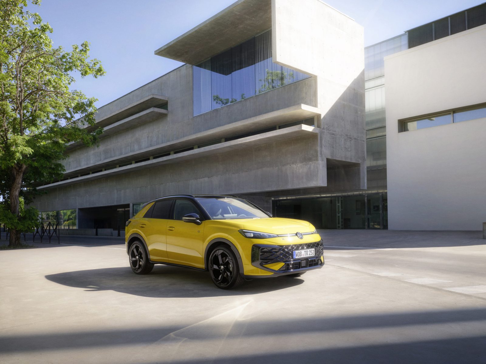 VW T-Roc: Αναβαθμισμένο (και) με full-hybrid τεχνολογία