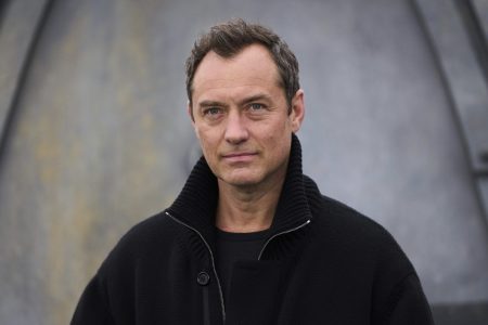 Η «μεταμόρφωση» του Τζουντ Λο σε Βλαντίμιρ Πούτιν – Η πρώτη φωτογραφία από την ταινία «Ο Μάγος του Κρεμλίνου»