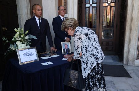 Στη Μητρόπολη Αθηνών το τελευταίο αντίο στον Κώστα Πυλαρινό