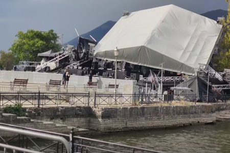 Κακοκαιρία: Έπεσε στέγαστρο στα Γιάννενα, δρόμοι ποτάμια στην Κέρκυρα