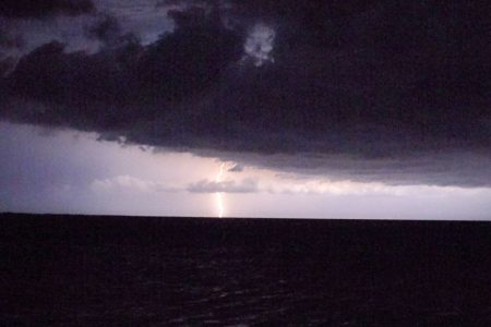 Καιρός: Προσοχή στους κεραυνούς – Έκτακτο δελτίο για τις επόμενες ώρες