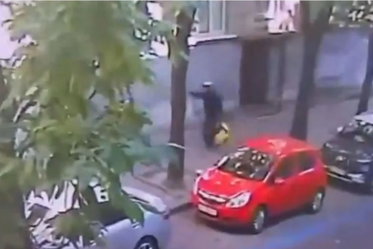 Ουκρανία: Η στιγμή της δολοφονίας του πρώην πρόεδρου του Κοινοβουλίου – Τον πυροβόλησαν 8 φορές