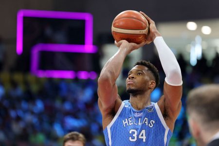 FIBA: «Απλώς δώστε το τρόπαιο στην Ελλάδα» – Αποθέωση για Αντετοκούνμπο