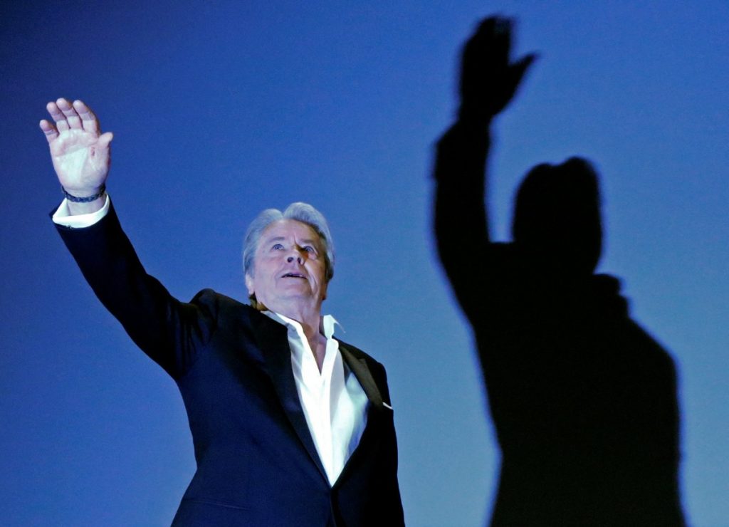 Οικογενειακός εμφύλιος για την κληρονομιά του Αλέν Ντελόν – Ο γιος του ζητά να ακυρωθεί η διαθήκη