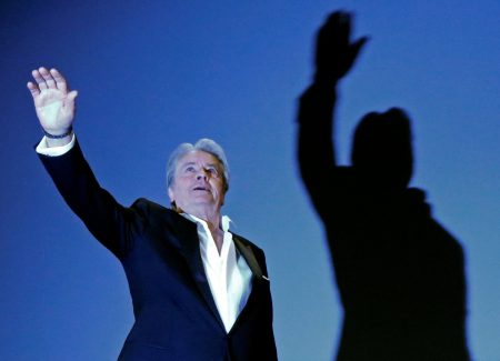 Οικογενειακός εμφύλιος για την κληρονομιά του Αλέν Ντελόν – Ο γιος του ζητά να ακυρωθεί η διαθήκη