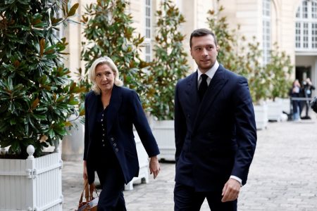 Γαλλία: Εκλογές άμεσα ζητούν Μπαρντελά και Λεπέν – Τι δήλωσαν