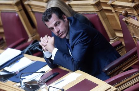 Πλεύρης: Το μεταναστευτικό δεν είναι η λύση του δημογραφικού – Επίθεση στα κόμματα της Αριστεράς