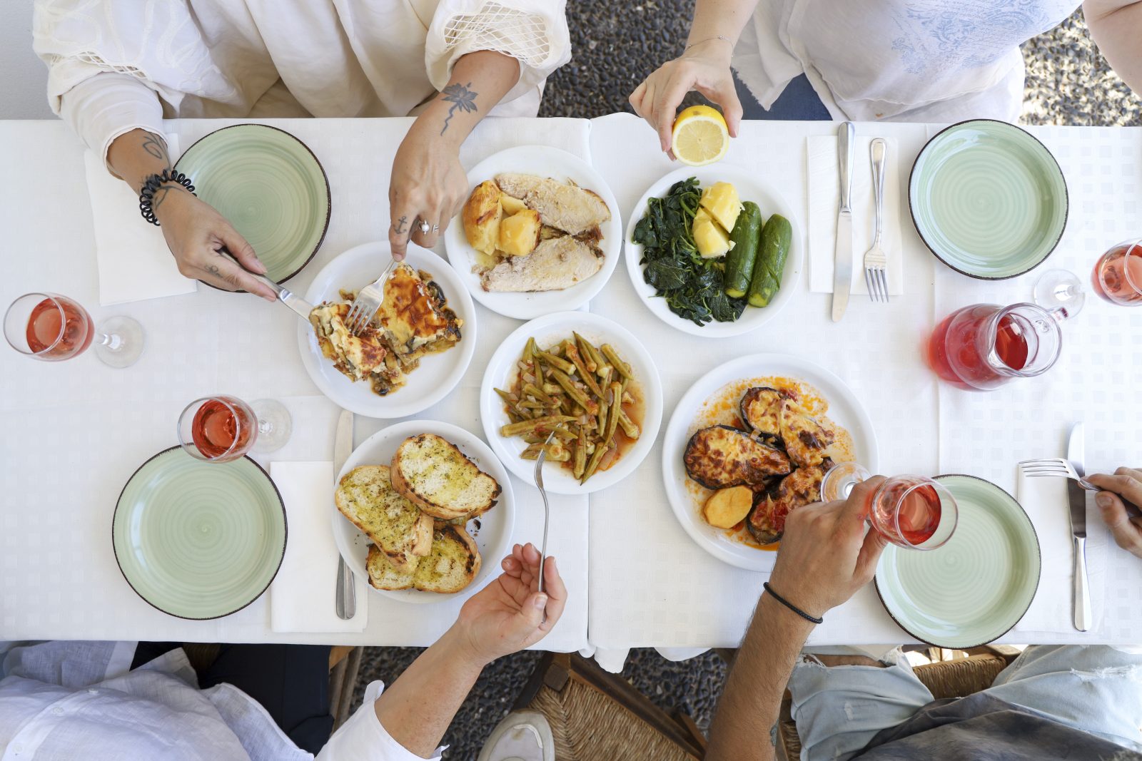 Ένας ύμνος στην αθάνατη ελληνική ταβέρνα