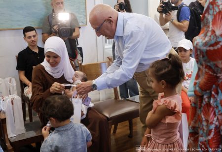 H Βουλή στο πλευρό παιδιών από την Παλαιστίνη – «Για όσο βρίσκεστε στην Ελλάδα είστε τα παιδιά μας»