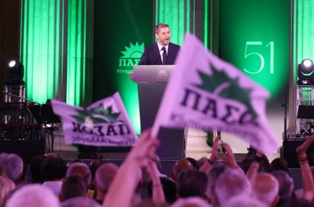 5 το πρωί: 51 χρόνια ΠαΣοΚ – Και δεύτερη δικογραφία για τη μαφία στην Κρήτη – Επίδειξη ισχύος από την Κίνα