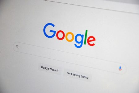 «Νίκη» για τη Google σε μια ιστορική αντιμονοπωλιακή δίκη – Δεν πωλείται το Chrome