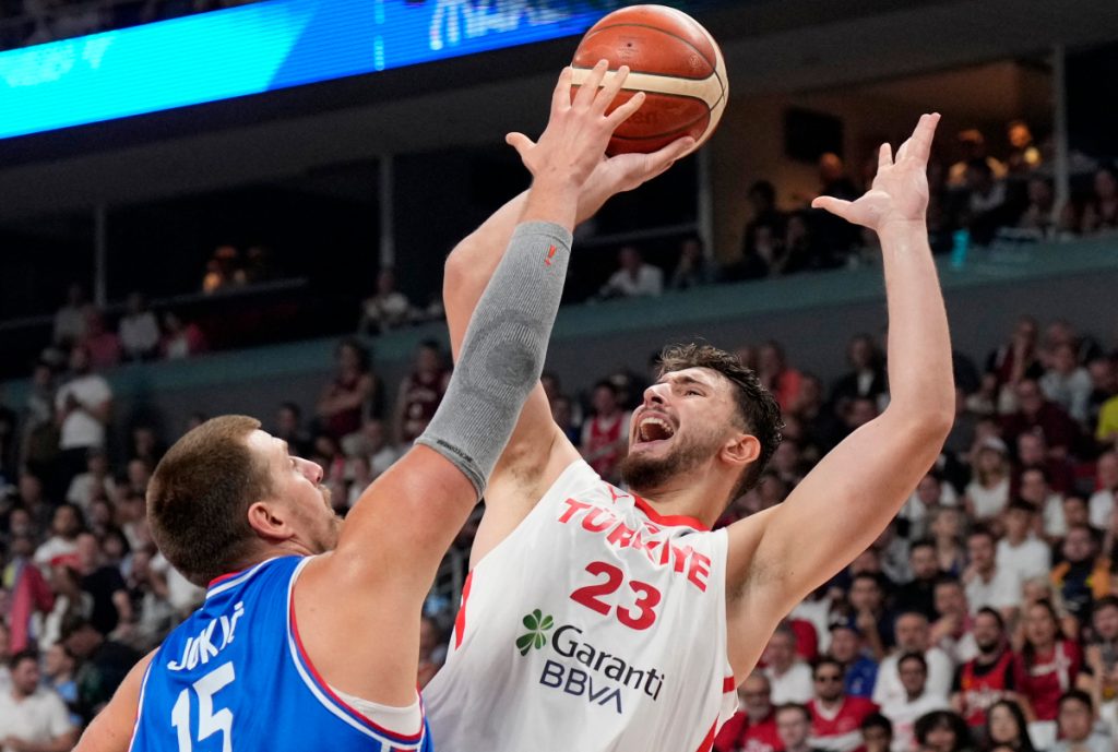 Eurobasket 2025: Η Τουρκία έδειξε τα δόντια της, άφησε δεύτερη τη Σερβία