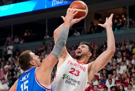 Eurobasket 2025: Η Τουρκία έδειξε τα δόντια της, άφησε δεύτερη τη Σερβία