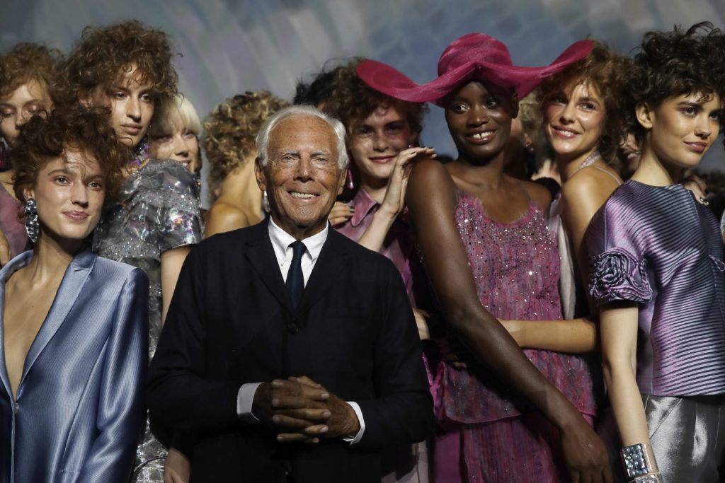 Giorgio Armani: Οι 10 κορυφαίες στιγμές της καριέρας του που άλλαξαν τη μόδα