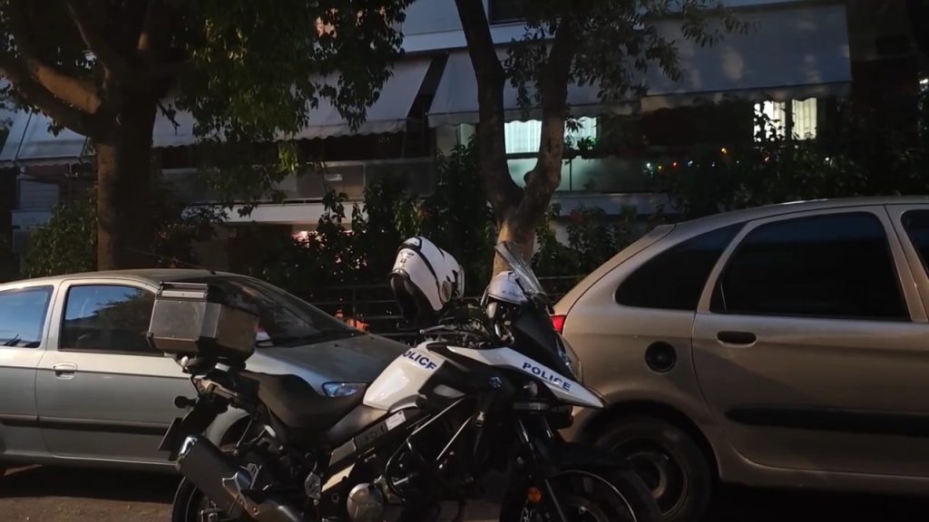 Συναγερμός στον Νέο Κόσμο: Εντοπίστηκαν νεκροί άνδρας και γυναίκα σε διαμέρισμα – Βρέθηκε πυροβόλο όπλο