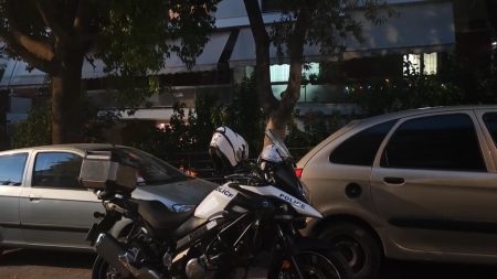 Συναγερμός στον Νέο Κόσμο: Εντοπίστηκαν νεκροί άνδρας και γυναίκα σε διαμέρισμα – Βρέθηκε πυροβόλο όπλο