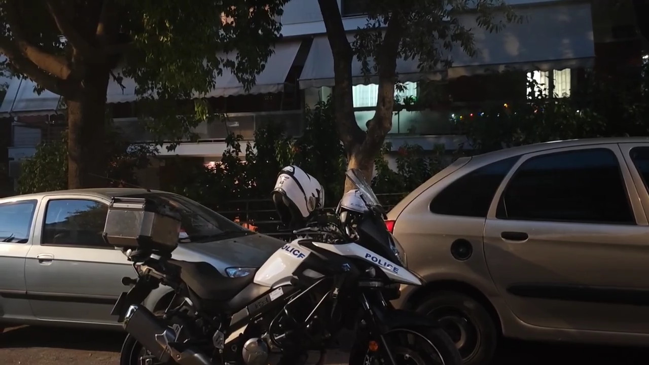 Συναγερμός στον Νέο Κόσμο: Εντοπίστηκαν νεκροί άνδρας και γυναίκα σε διαμέρισμα – Βρέθηκε πυροβόλο όπλο