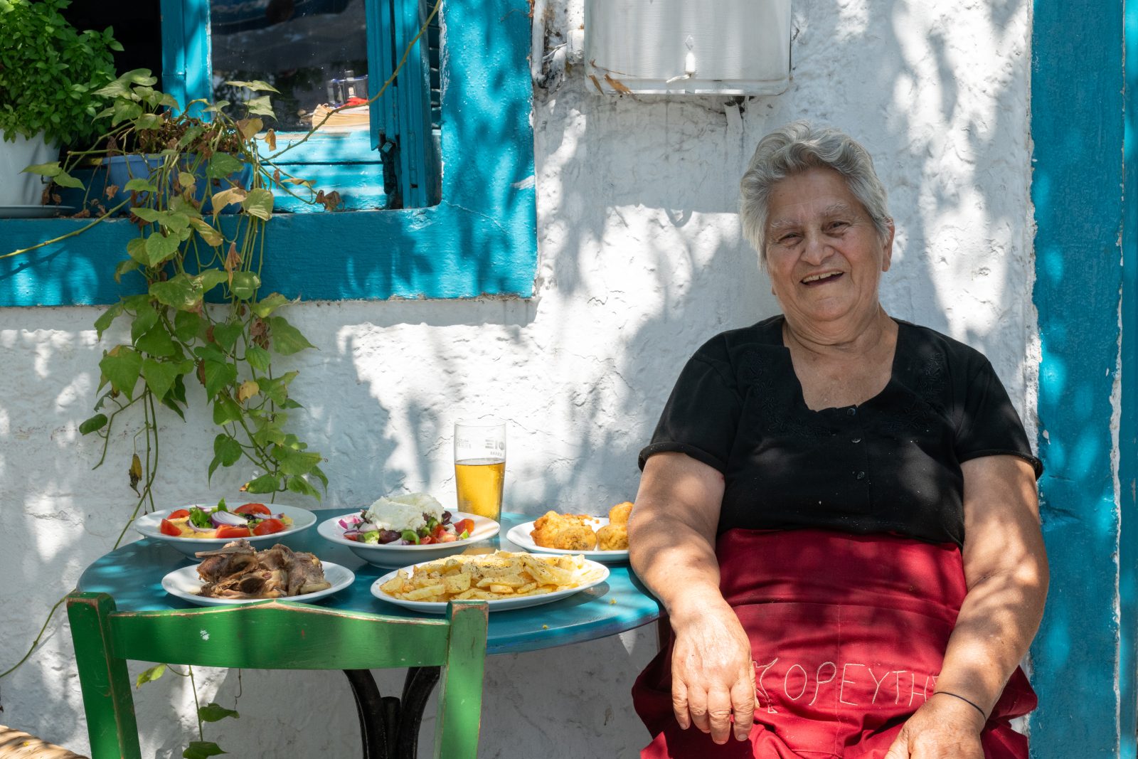Ένα αξέχαστο τραπέζι από τα χέρια της κυρίας Μαρίας στην Αμοργό