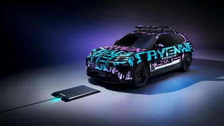 Με σύστημα επαγωγικής φόρτισης η Porsche Cayenne EV