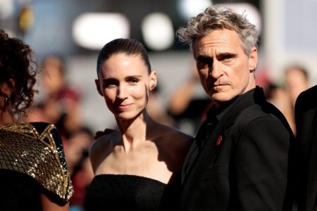 Joaquin Phoenix & Rooney Mara: Η συγκινητική εμφάνιση στο Φεστιβάλ Βενετίας 2025 για την Παλαιστίνη
