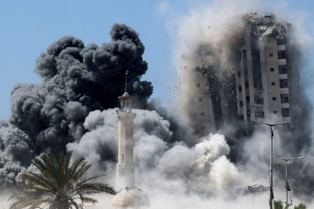 Το Ισραήλ έπληξε ένα από τα ψηλότερα κτίρια της Γάζας