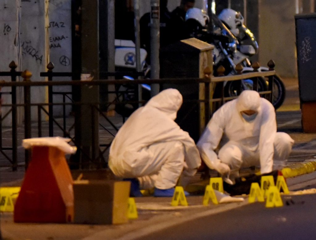 Εμπρηστική επίθεση με χειροβομβίδα σε κατάστημα στην Αχαρνών – Διακοπή κυκλοφορίας | Επικαιρότητα στο LivePress.gr